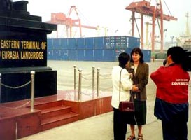 拉魯旭 拉鲁什 Helga LaRouche In China